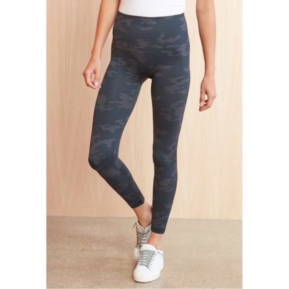 SPANX Look At Me Now Camo Seamless Legging Size Medium Workout Gym